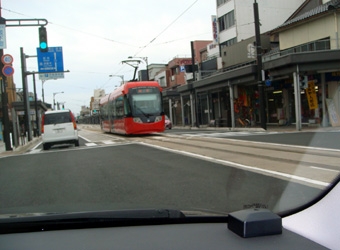 赤い路面電車.JPG