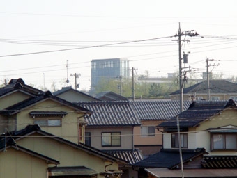 部屋の窓から.JPG