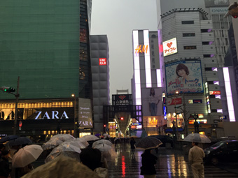 1.26.月_10心斎橋は雨.jpg